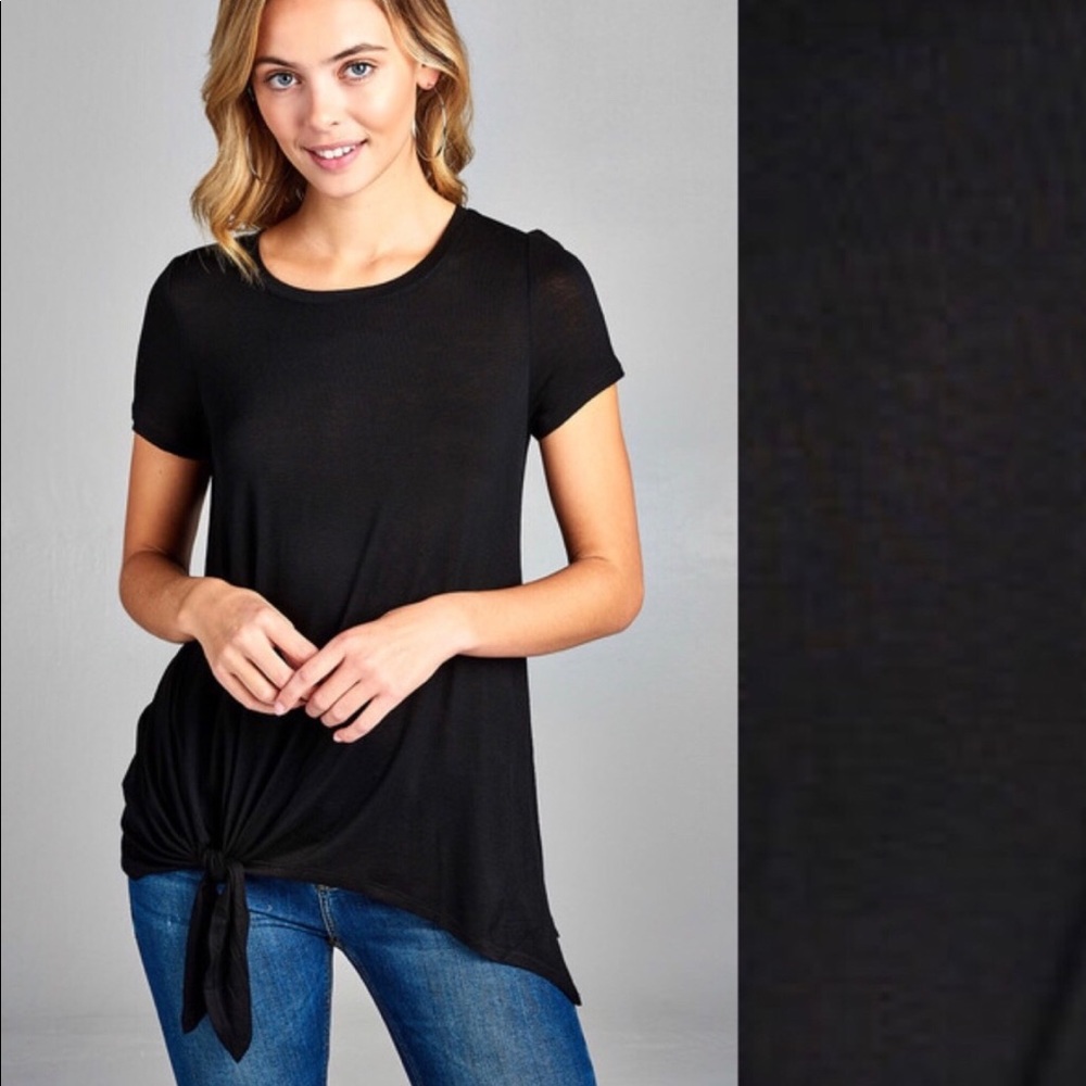 NWT ❤️LAST 1!❤️Black Short-Sleeve KnottedHem Tee
